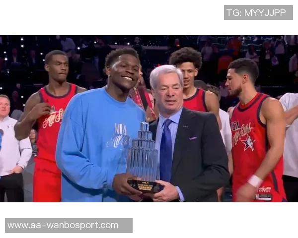 爱德华兹第三节狂轰21分全场最高35分助球队取得胜利表现惊艳