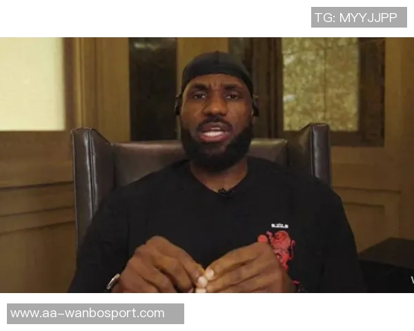 詹姆斯采访时仅用毛巾遮身引发热议网友呼吁他穿内裤以免尴尬 詹姆斯采访时仅用毛巾遮身引发热议网友呼吁他穿内裤以免尴尬